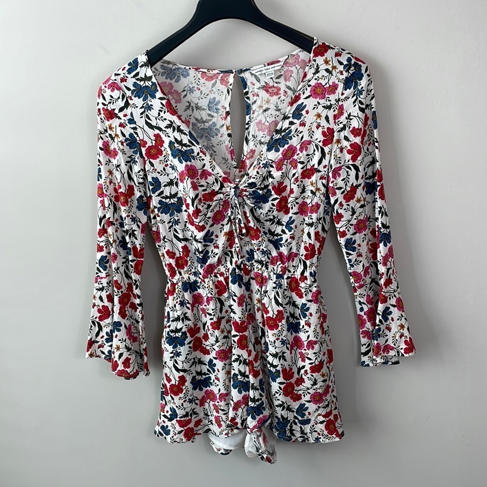 American Eagle Outfitters v neck, bell sleeve floral romper women Sz s